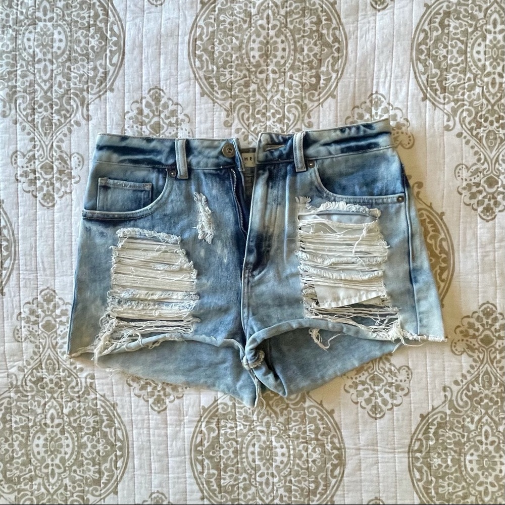 Women’s Bullhead Mom Short Size 5